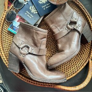 FRYE “Tabitha” Heeled Taupe Grey Tan Leather Ankle Boots Size 7
